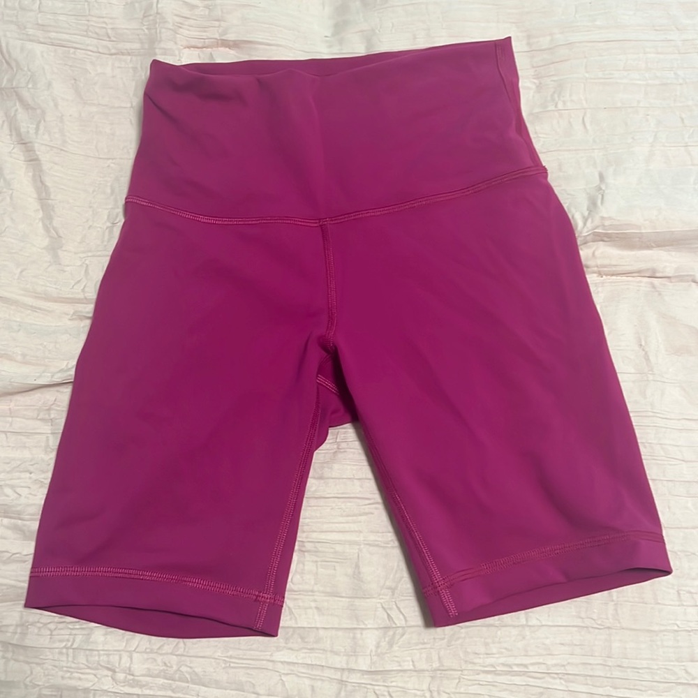 Lululemon like new size 6 shorts